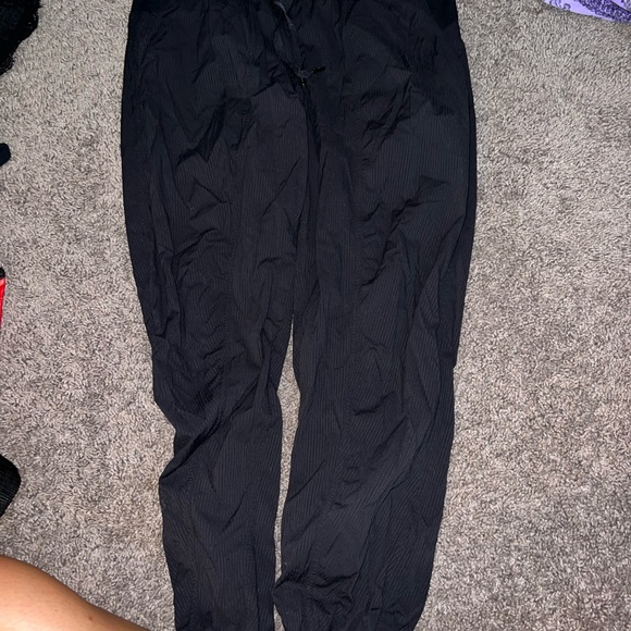 Size 8 lululemon black joggers - Picture 2 of 5